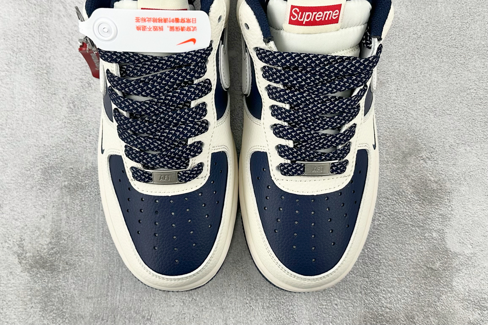 XC 
Nike Air Force 1'07 Supreme联名 米白蓝

货号：HH7518 057