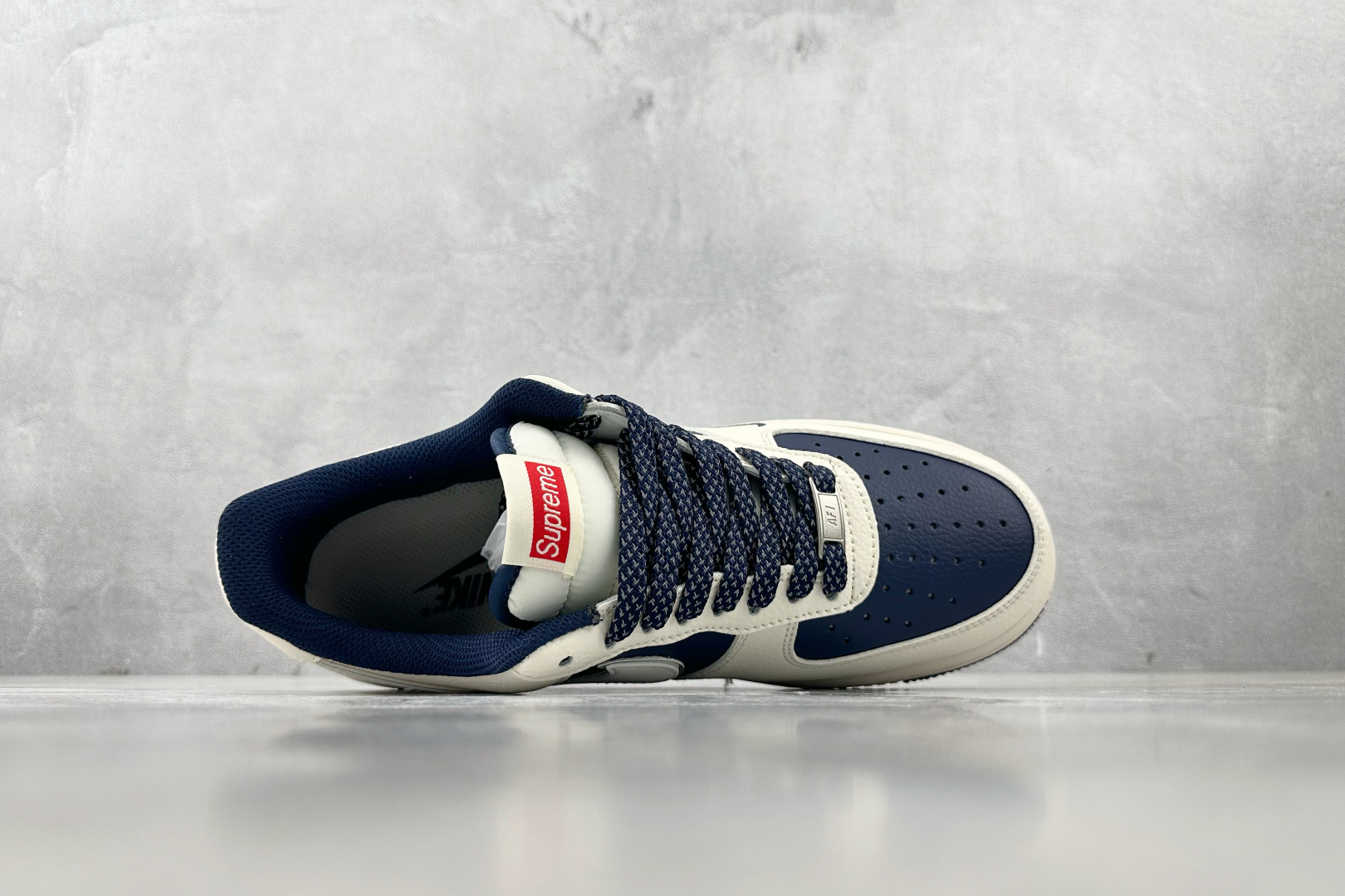 XC 
Nike Air Force 1'07 Supreme联名 米白蓝

货号：HH7518 057
