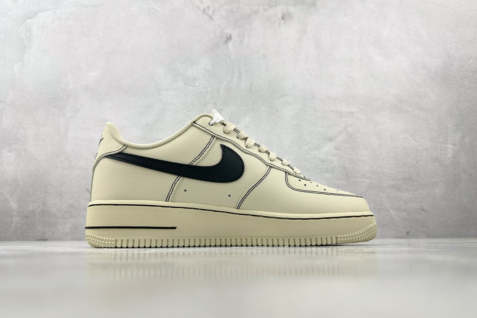 X 版 
Nike Air Force 1 LowContrast Stitch米色

货号：HQ203
