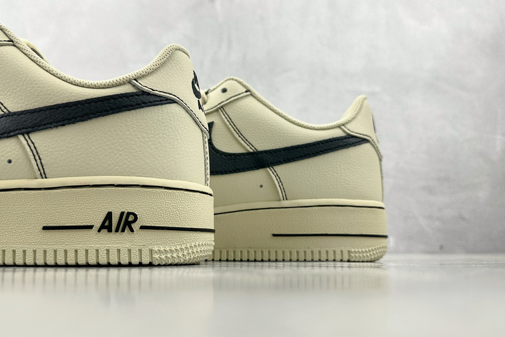 X 版 
Nike Air Force 1 LowContrast Stitch米色

货号：HQ203