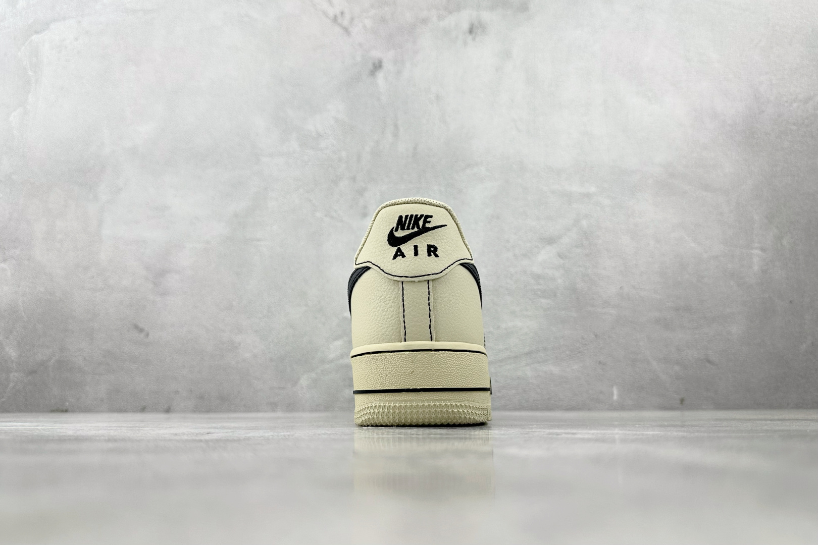 X 版 
Nike Air Force 1 LowContrast Stitch米色

货号：HQ203