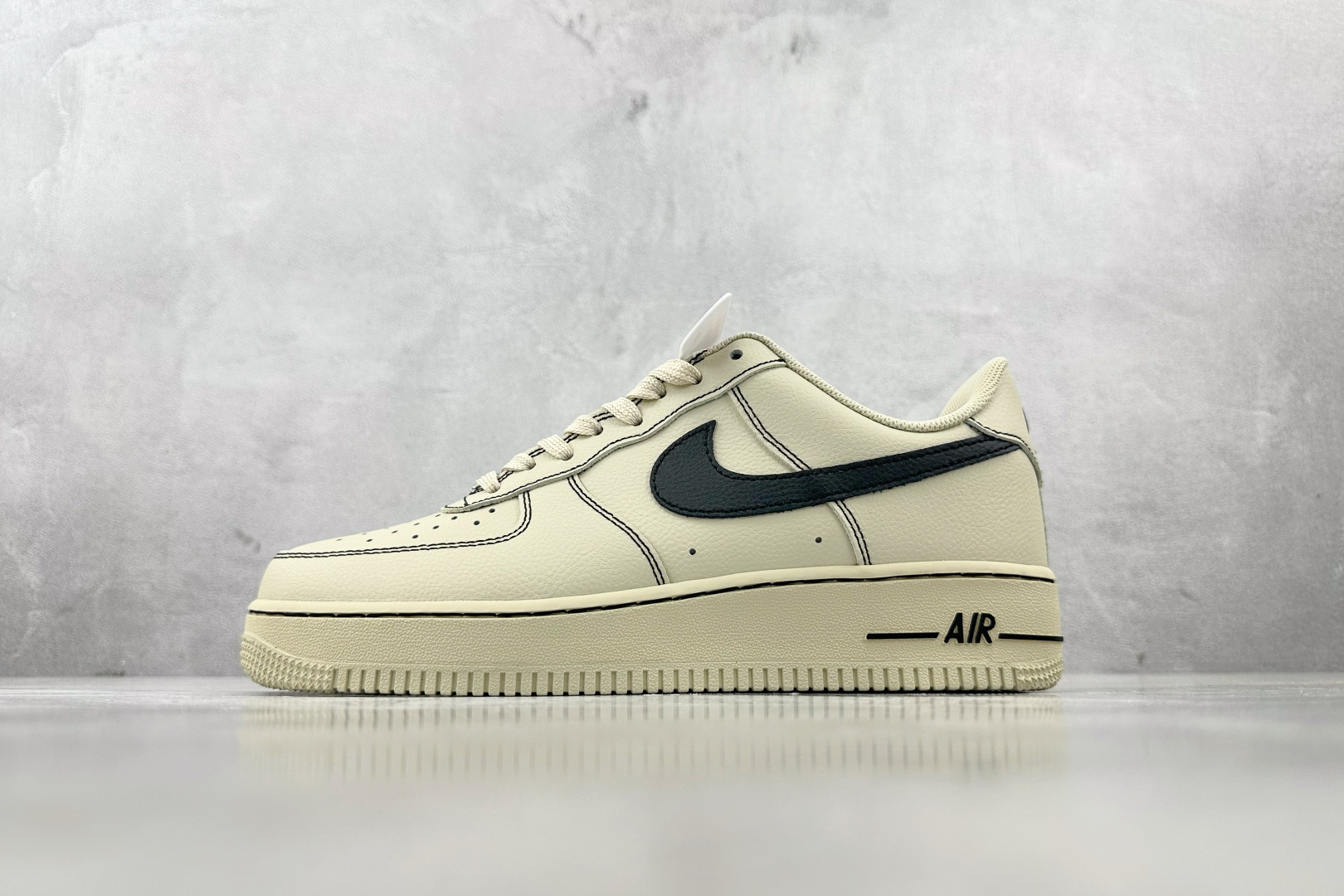 X 版 
Nike Air Force 1 LowContrast Stitch米色

货号：HQ203