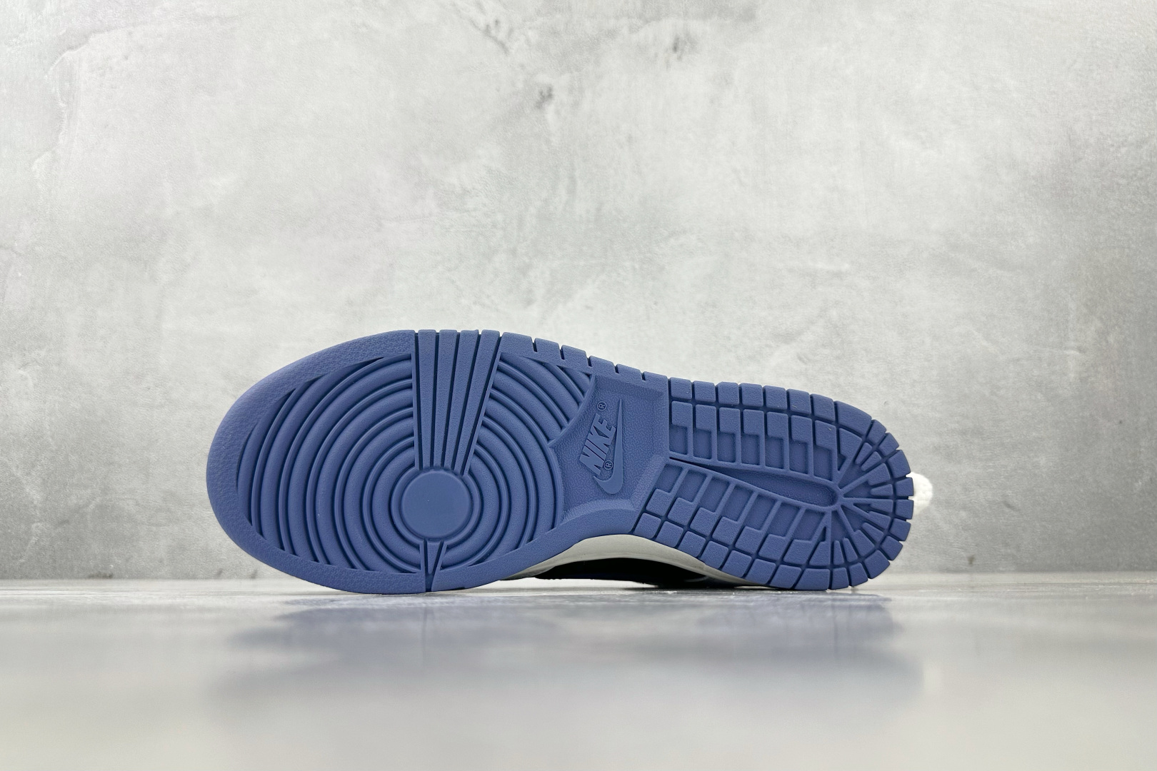 YC 
【定制球鞋】Nike Dunk 亿万少年 白黑蓝

货号：WB0320 019
尺码：40 40