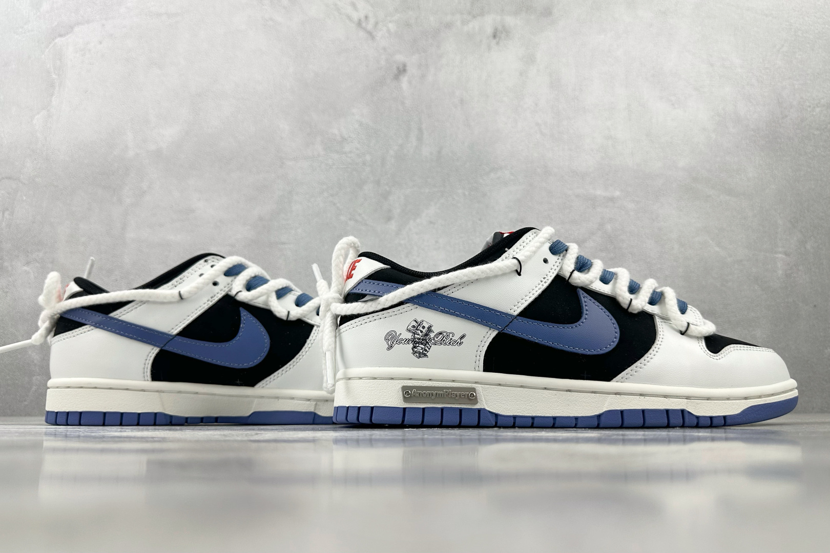YC 
【定制球鞋】Nike Dunk 亿万少年 白黑蓝

货号：WB0320 019
尺码：40 40