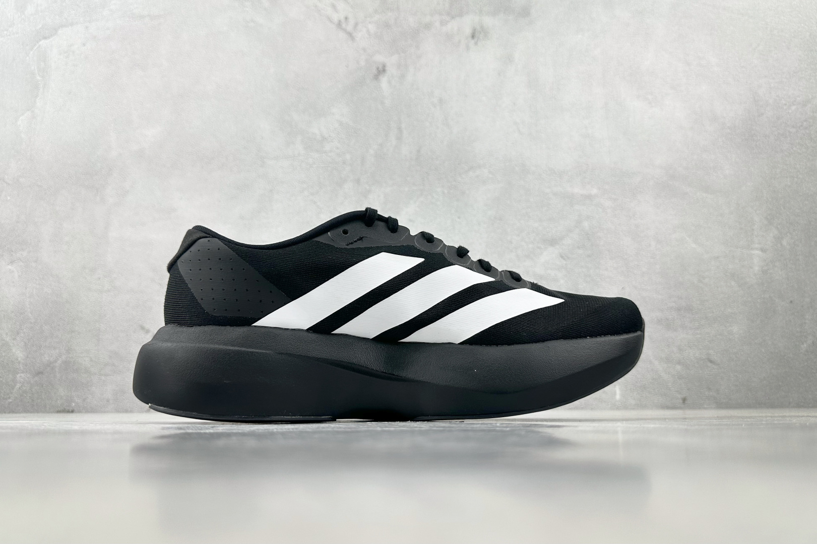 PK 
adidas Adizero Adios  EVO 黑白

货号：J
尺码：36 36.5 37