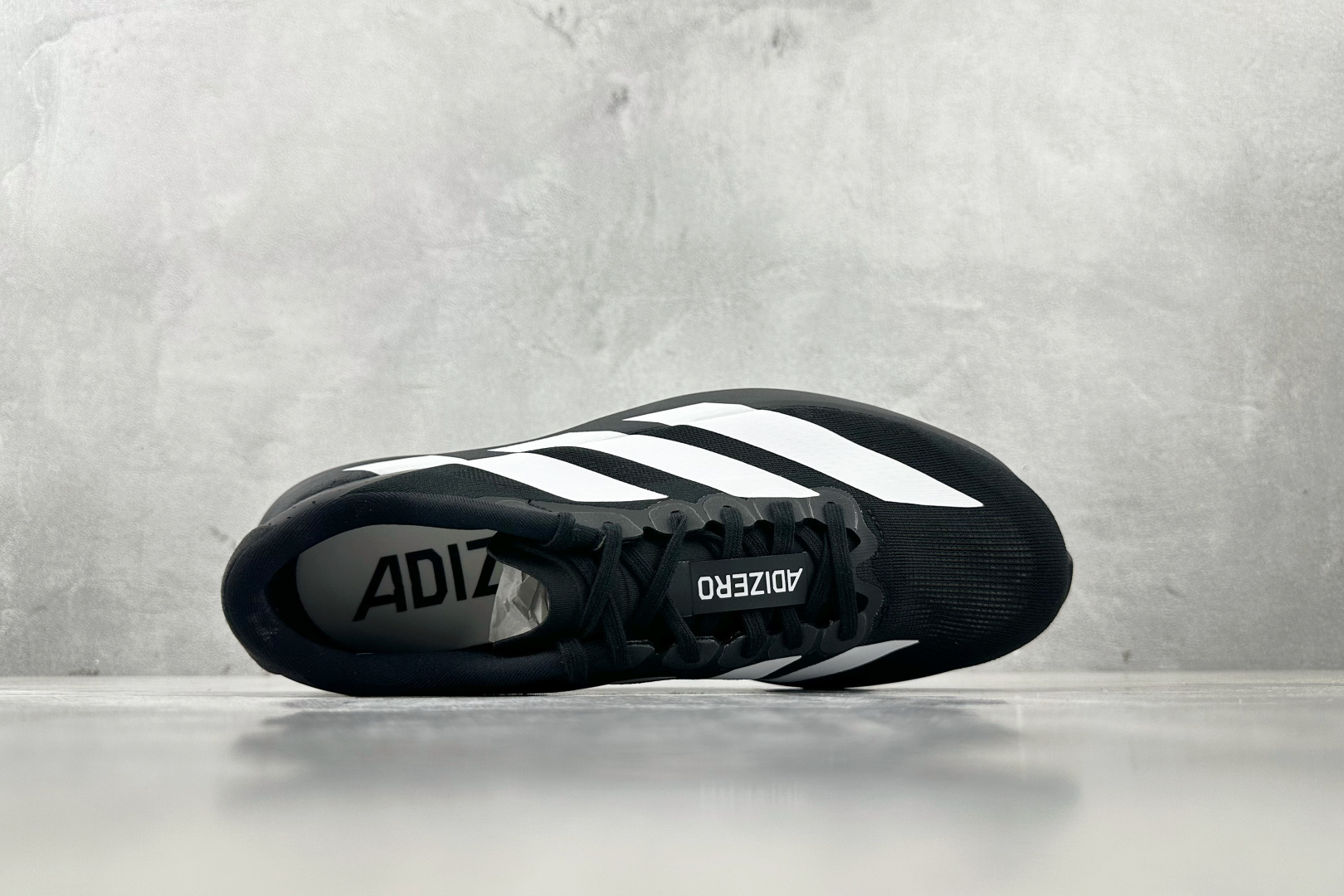 PK 
adidas Adizero Adios  EVO 黑白

货号：J
尺码：36 36.5 37