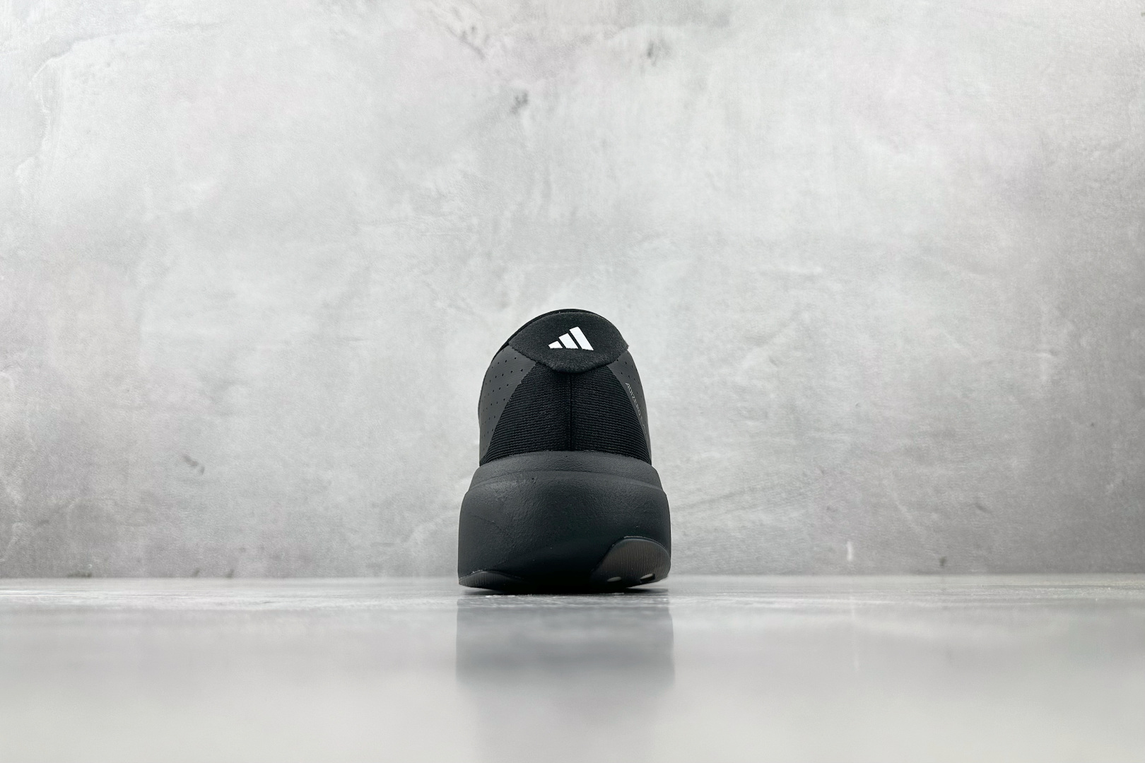 PK 
adidas Adizero Adios  EVO 黑白

货号：J
尺码：36 36.5 37