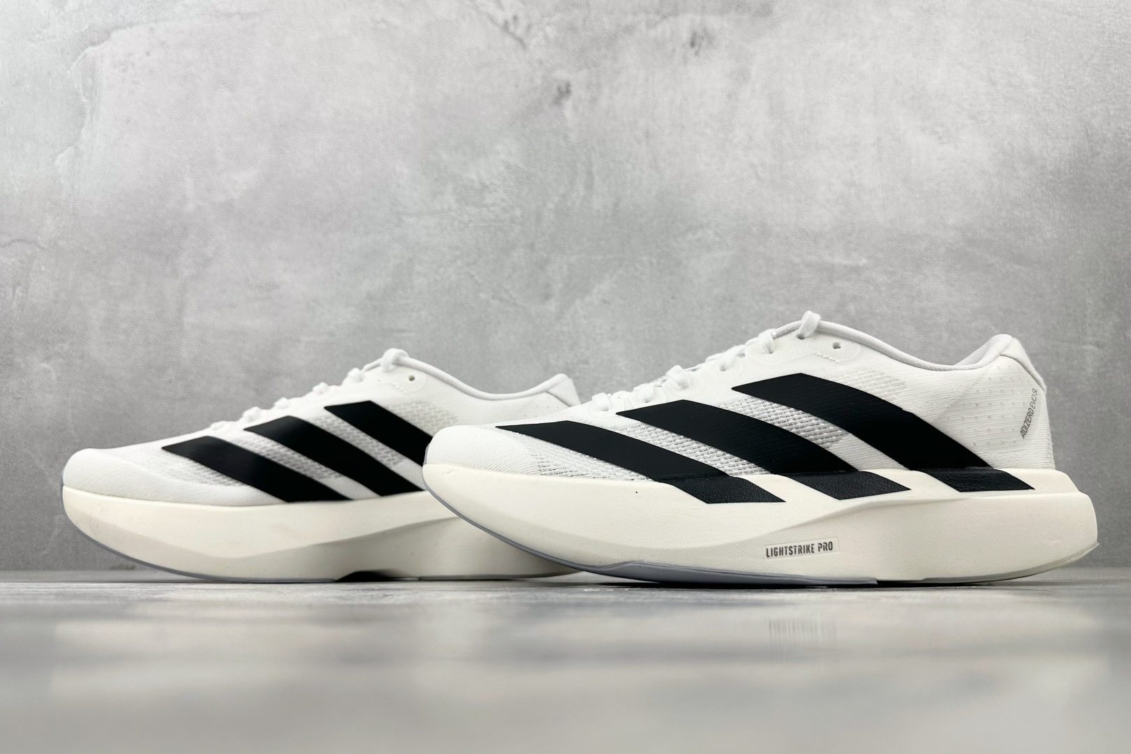 PK 
adidas Adizero Adios  EVO 白黑

货号：JH6206
尺码：36 36