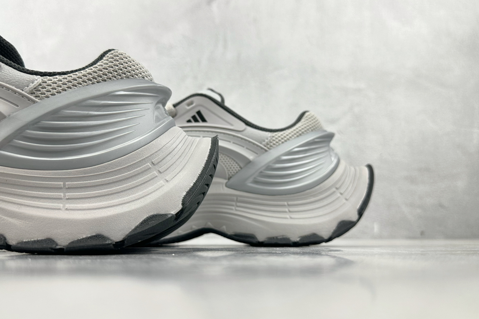 XM版 
adidas XLG MTW 灰色

货号：JS1501
尺码：36 36.5 37 38.5