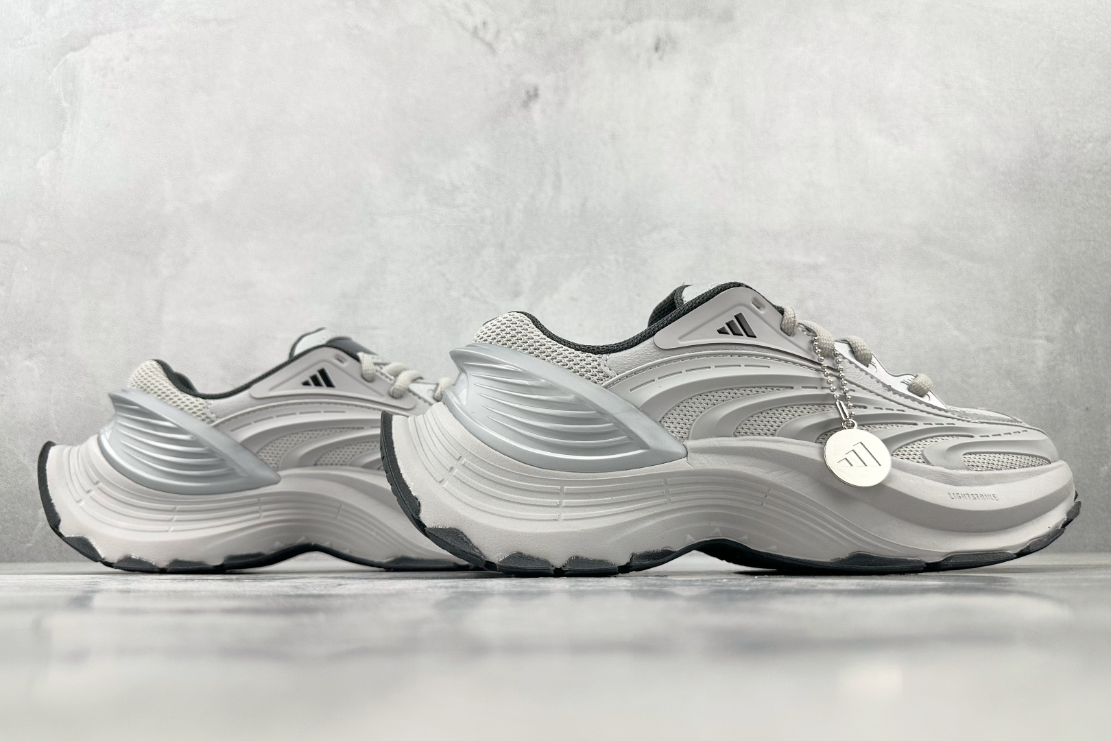 XM版 
adidas XLG MTW 灰色

货号：JS1501
尺码：36 36.5 37 38.5