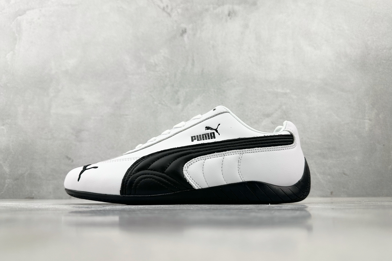 PM 
平台爆款 PUMA Speedcat 白黑色

货号：-02
尺码：35.5 36 36.5 3