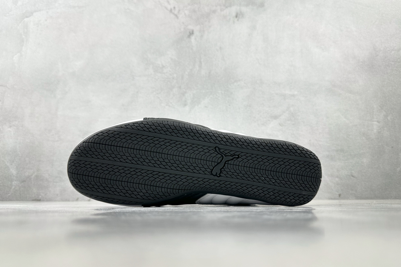 PM 
平台爆款 PUMA Speedcat 白黑色

货号：-02
尺码：35.5 36 36.5 3