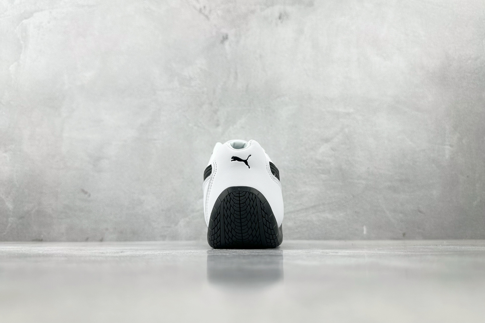 PM 
平台爆款 PUMA Speedcat 白黑色

货号：-02
尺码：35.5 36 36.5 3