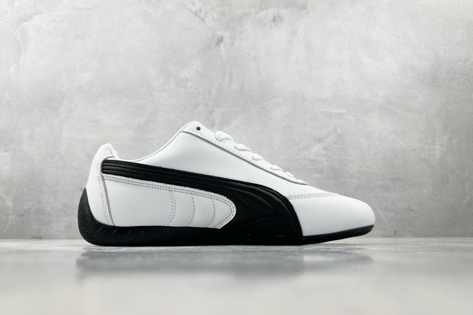PM 
平台爆款 PUMA Speedcat 白黑色

货号：-02
尺码：35.5 36 36.5 3