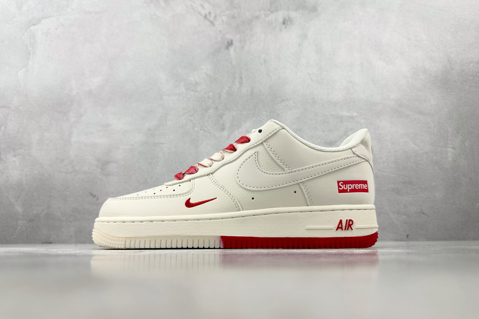 Nike Air Force 1’07 Supreme 联名 米白红 BB7577-216