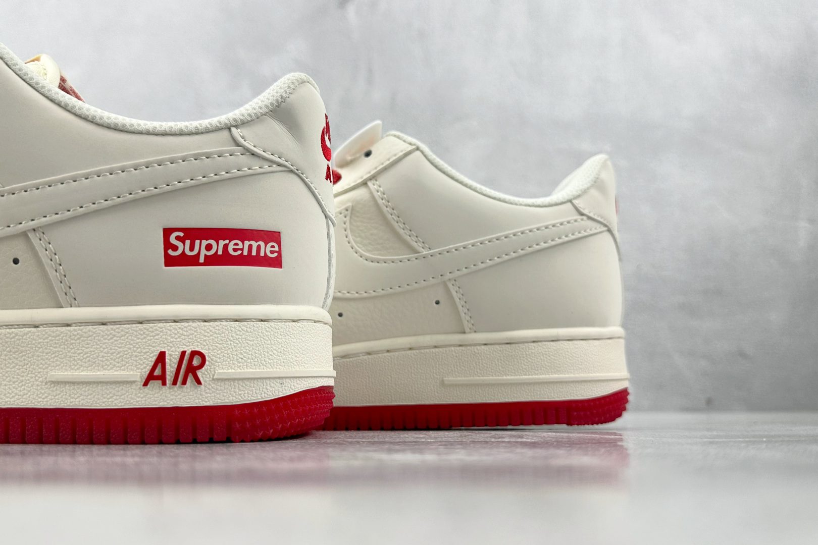 Nike Air Force 1'07 Supreme 联名 米白红 BB7577-216