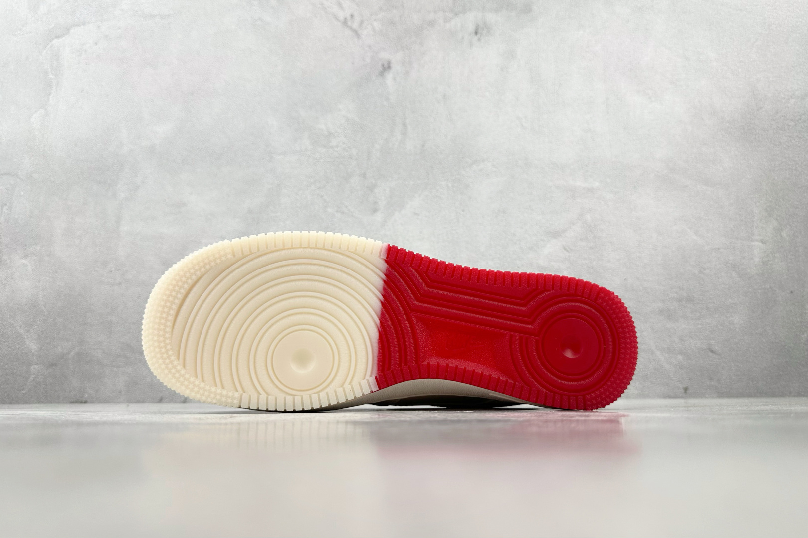 Nike Air Force 1'07 Supreme 联名 米白红 BB7577-216