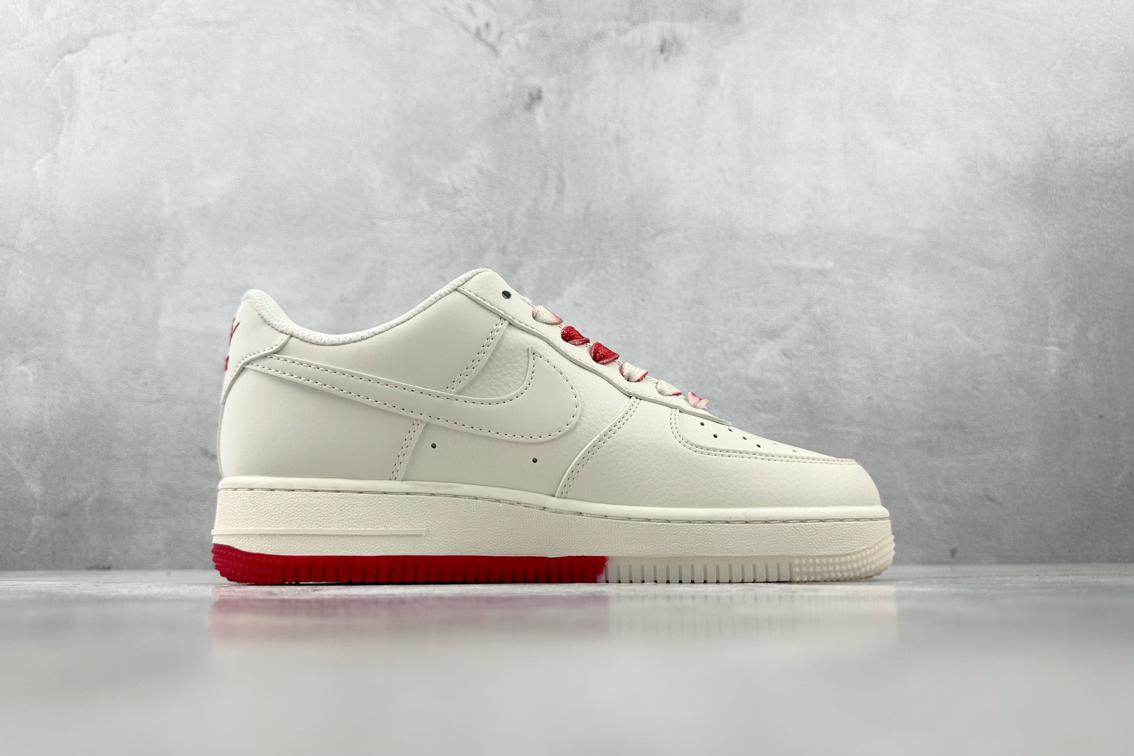 Nike Air Force 1'07 Supreme 联名 米白红 BB7577-216