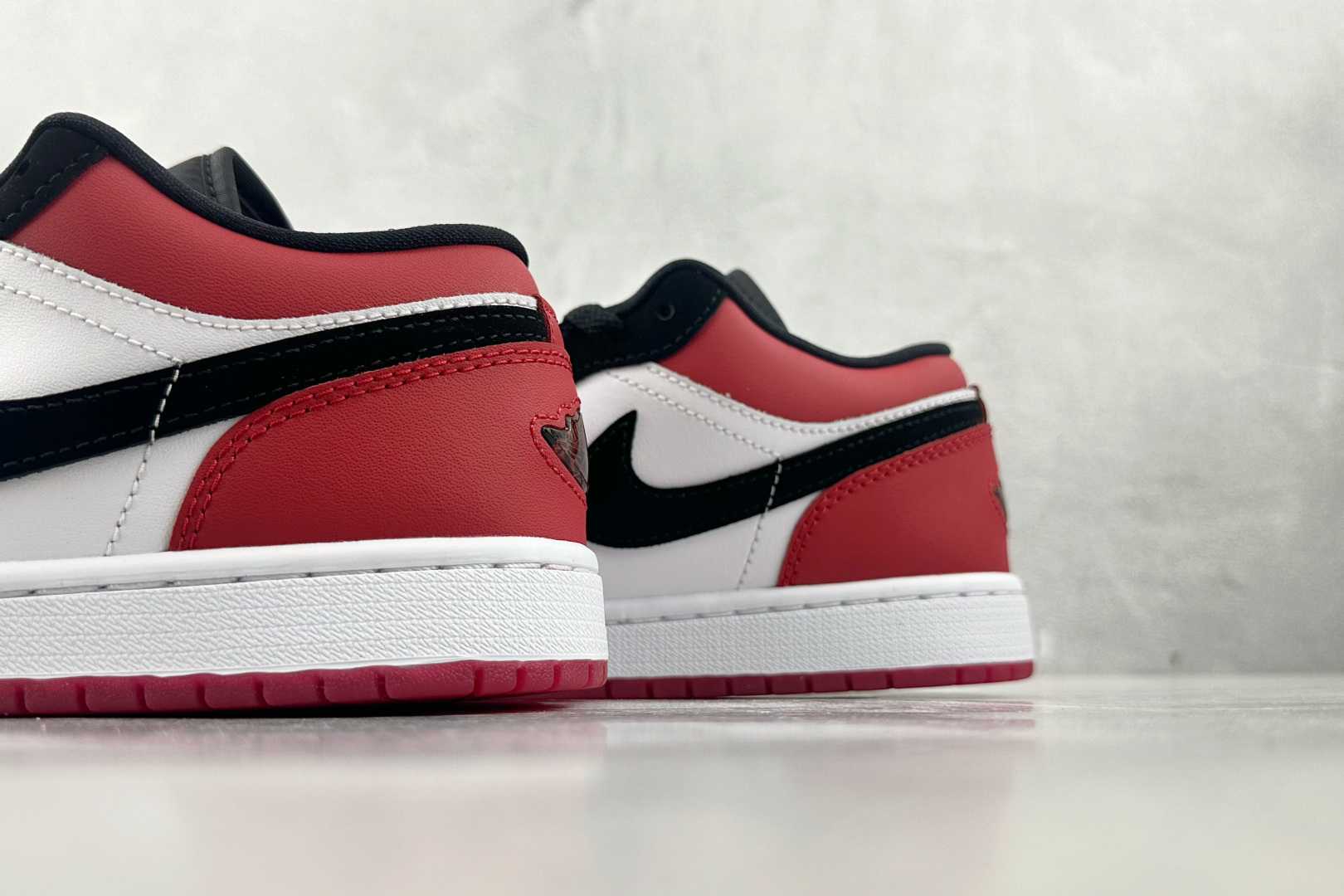 DT 240 Jordan Air Jordan 1 Low Low”White Black Gym Red” 黑红色 IB8971-106