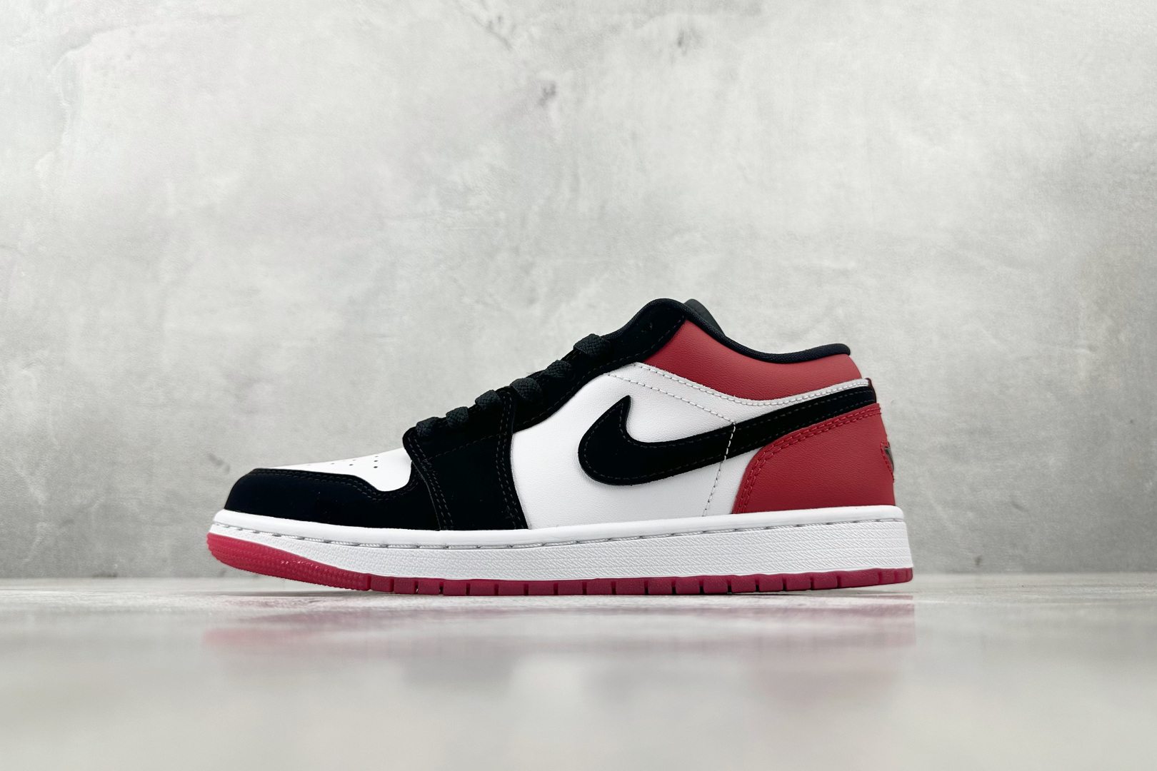 DT 240 Jordan Air Jordan 1 Low Low”White Black Gym Red” 黑红色 IB8971-106