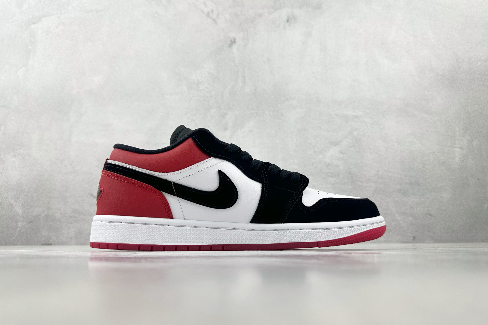 DT 240 Jordan Air Jordan 1 Low Low”White Black Gym Red” 黑红色 IB8971-106