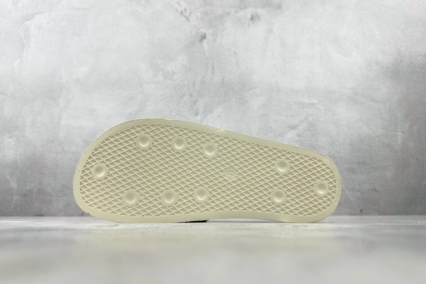 adidas Adilette Slides 米黑 GY1597