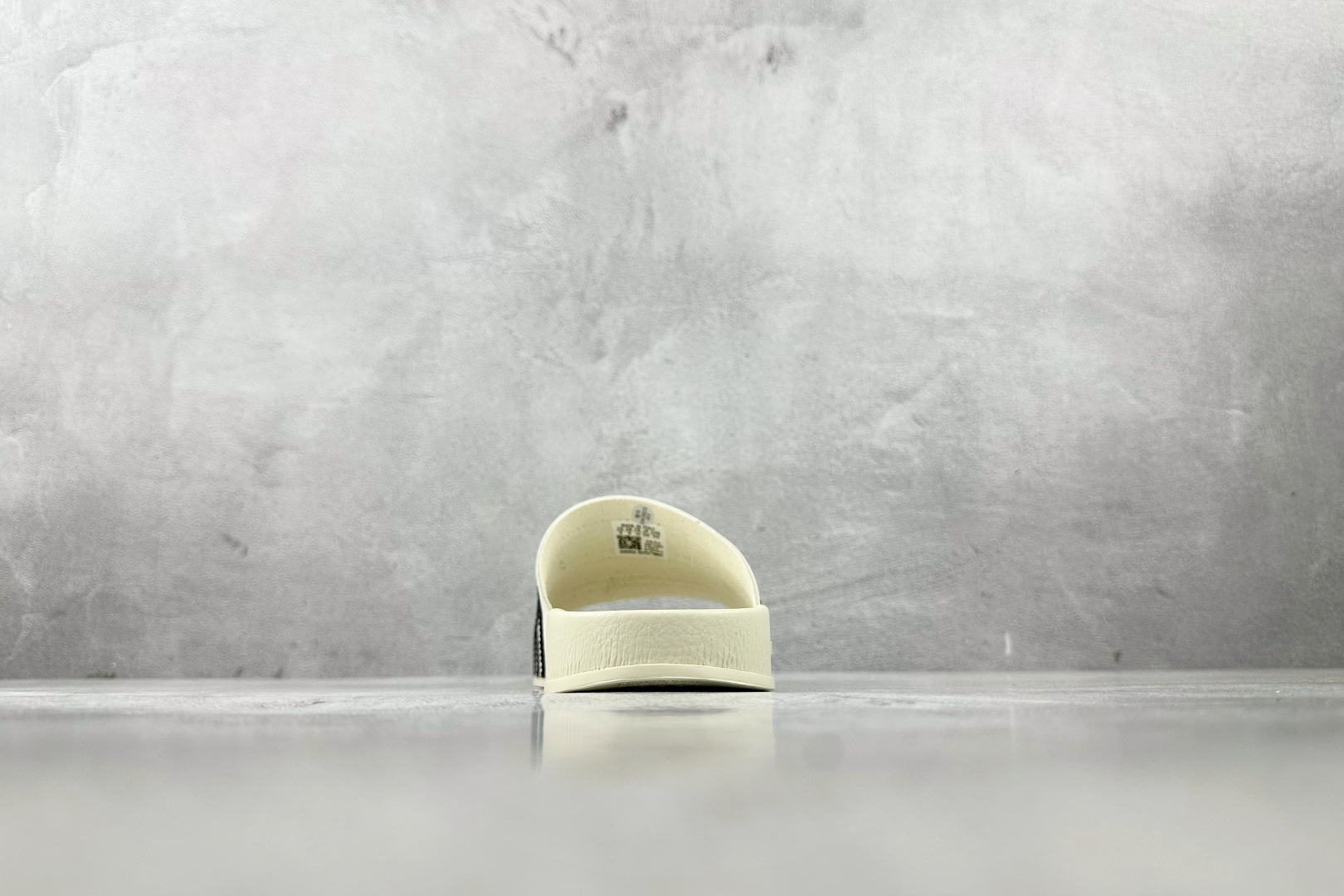 adidas Adilette Slides 米黑 GY1597