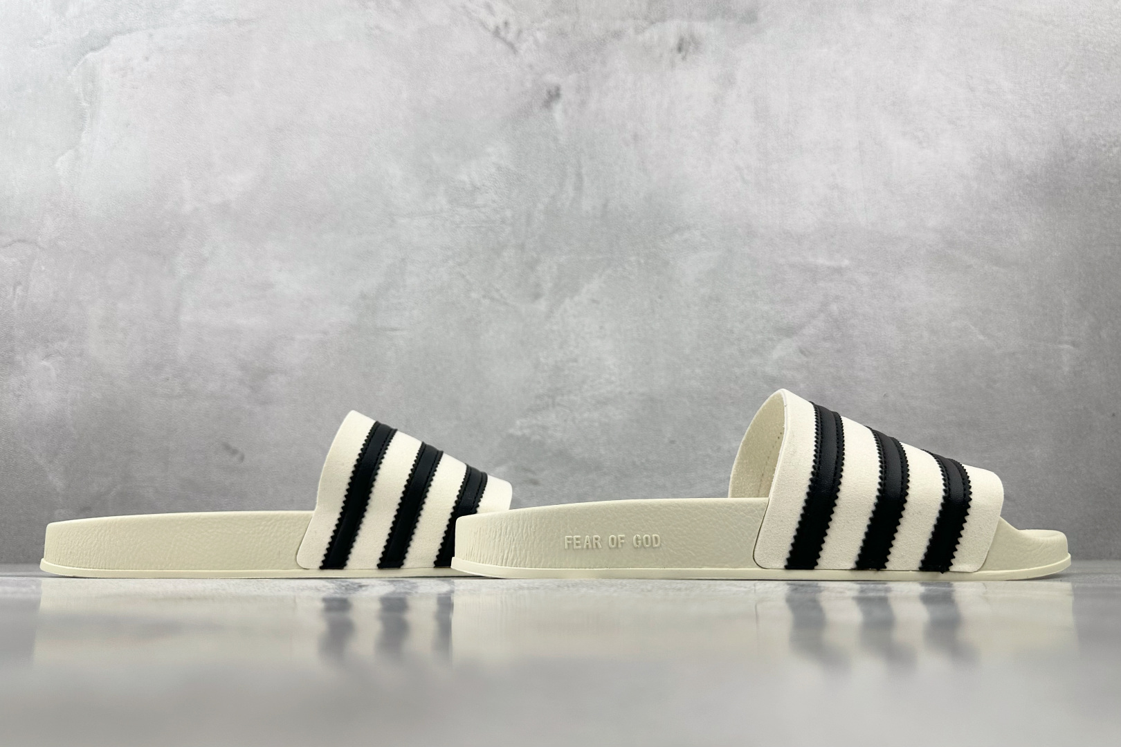 adidas Adilette Slides 米黑 GY1597