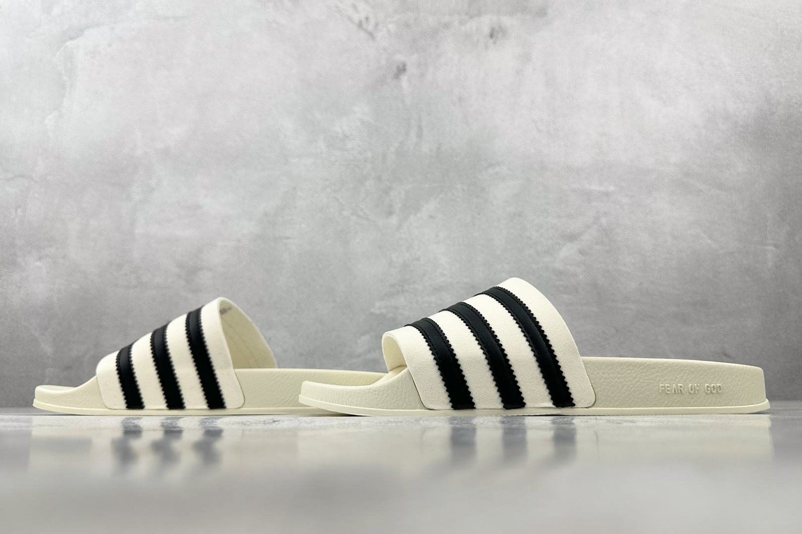 adidas Adilette Slides 米黑 GY1597