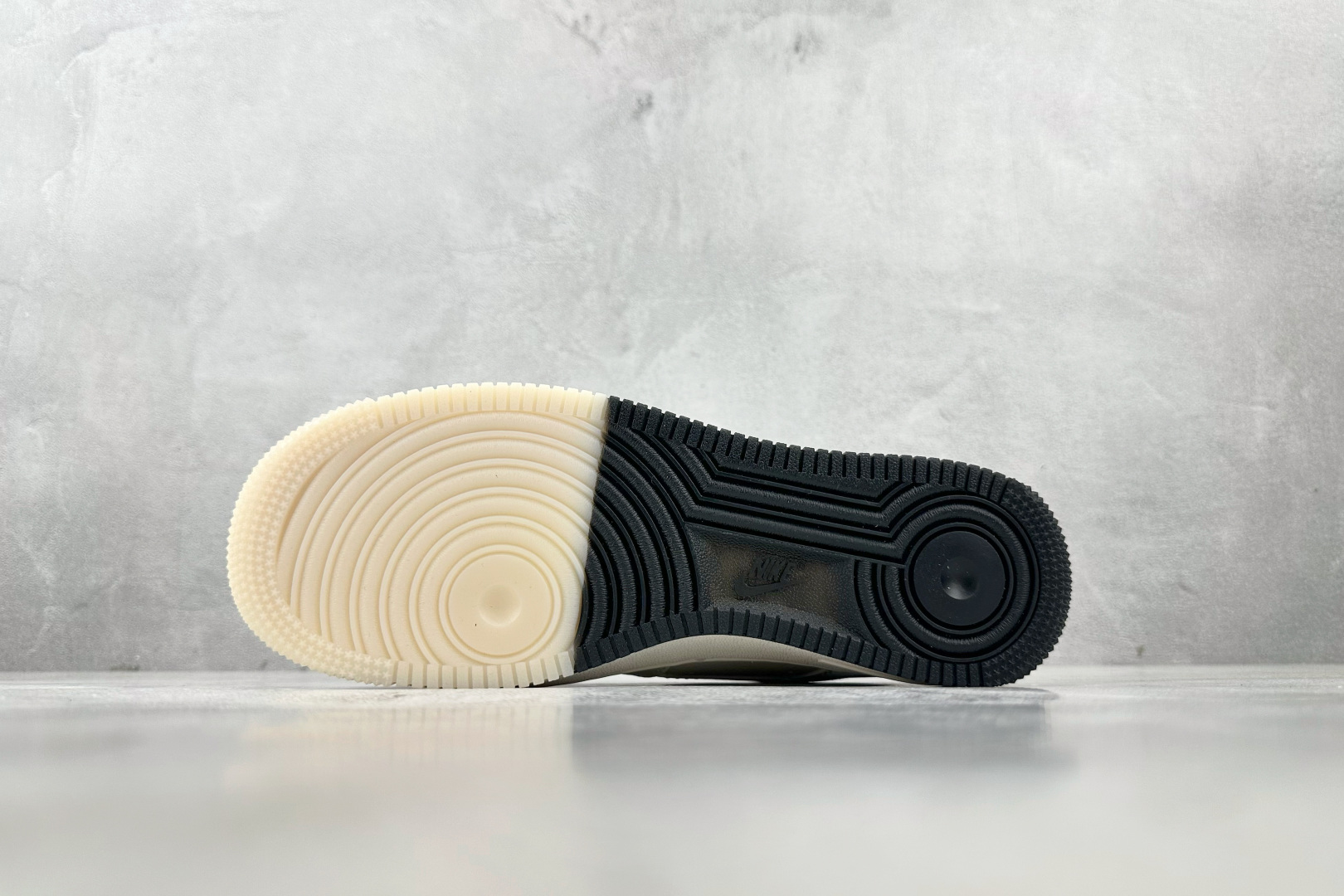 Nike Air Force 1'07 Supreme 联名 米白黑 BB7577-217