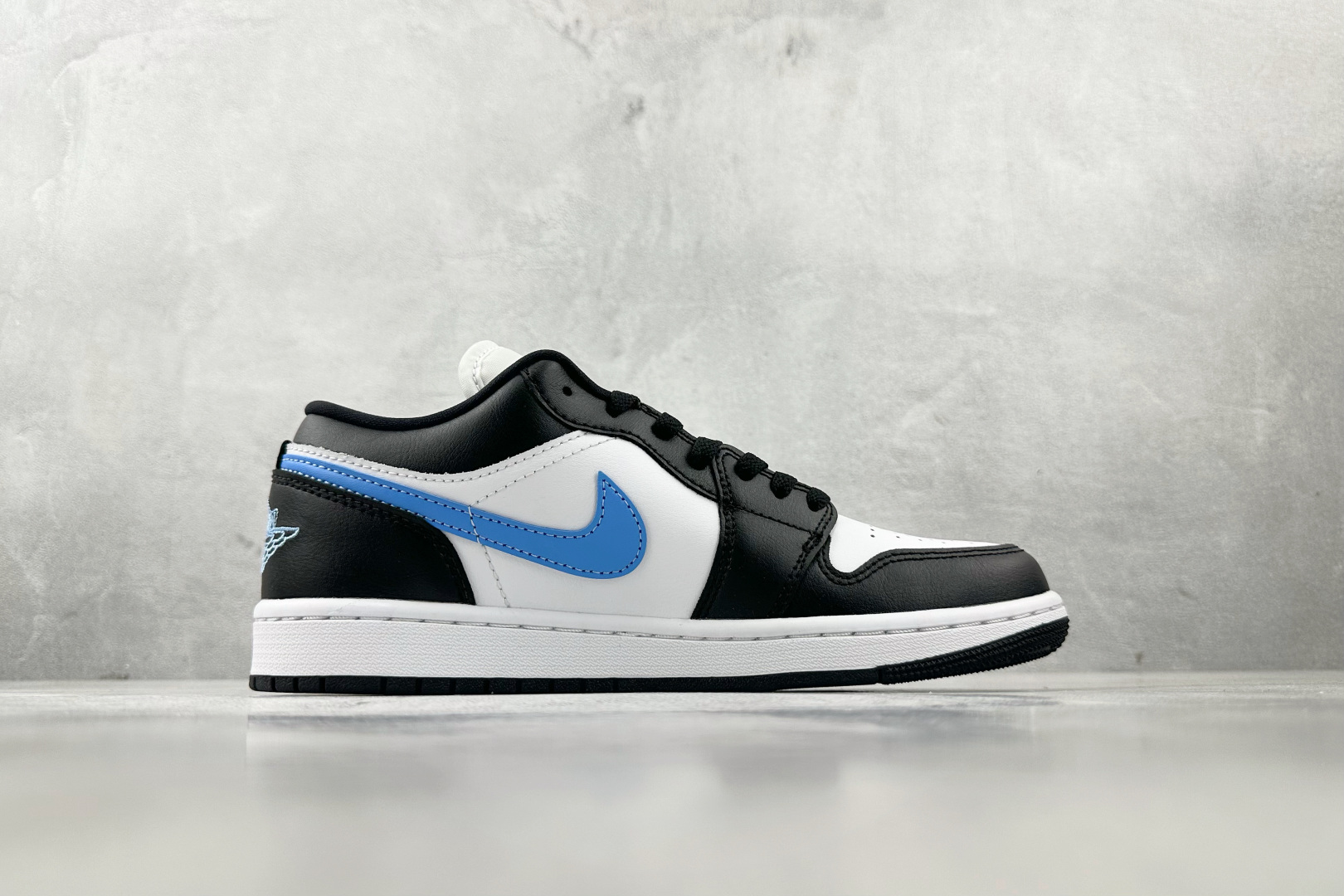 240 Jordan Air Jordan 1 low ”university blue”黑白蓝 DC0774-041