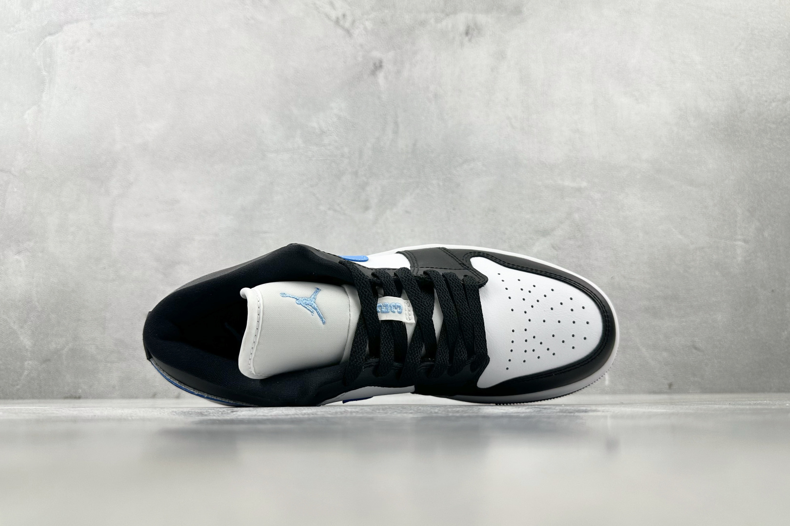 240 Jordan Air Jordan 1 low ”university blue”黑白蓝 DC0774-041
