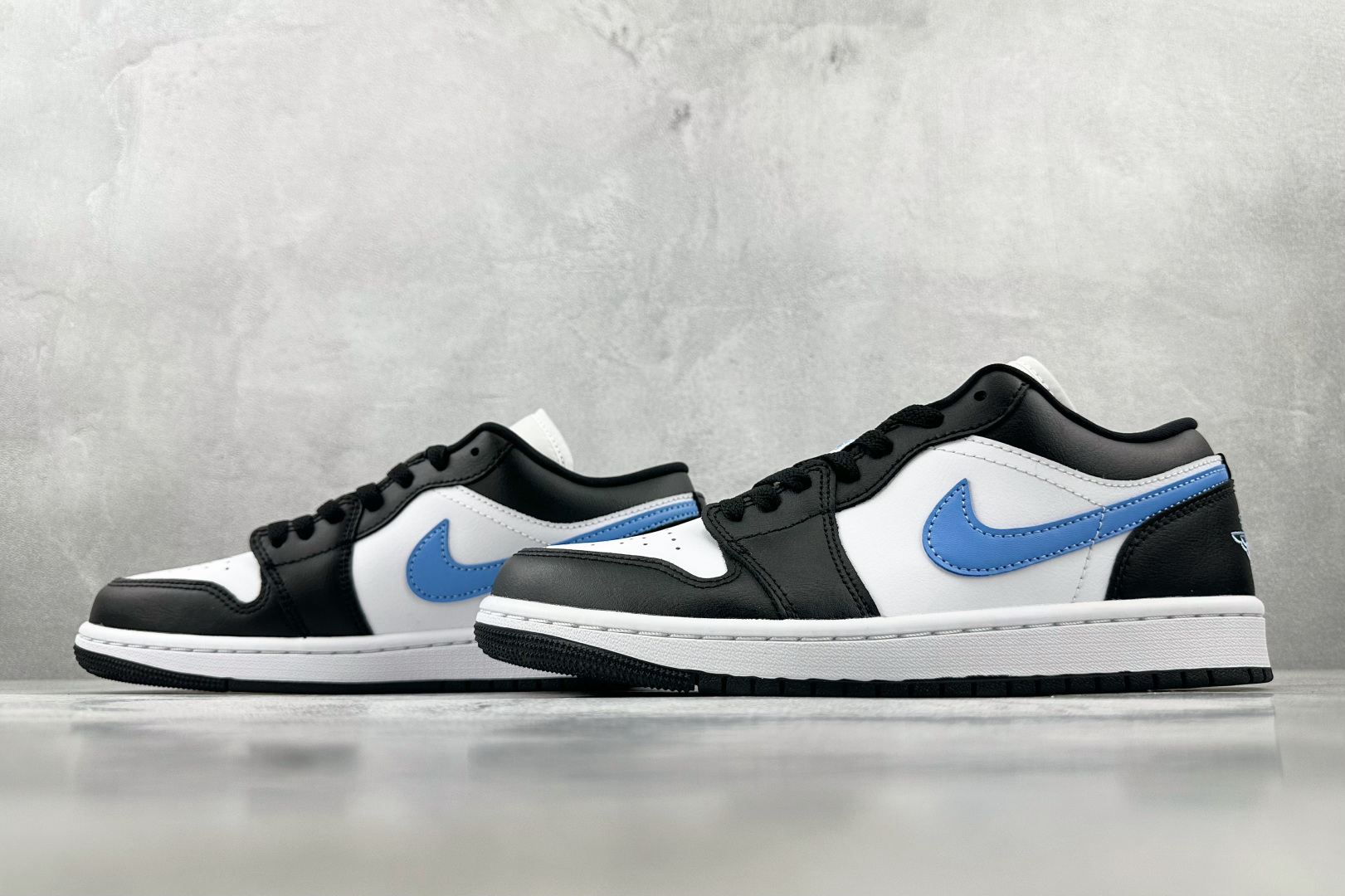 240 Jordan Air Jordan 1 low ”university blue”黑白蓝 DC0774-041