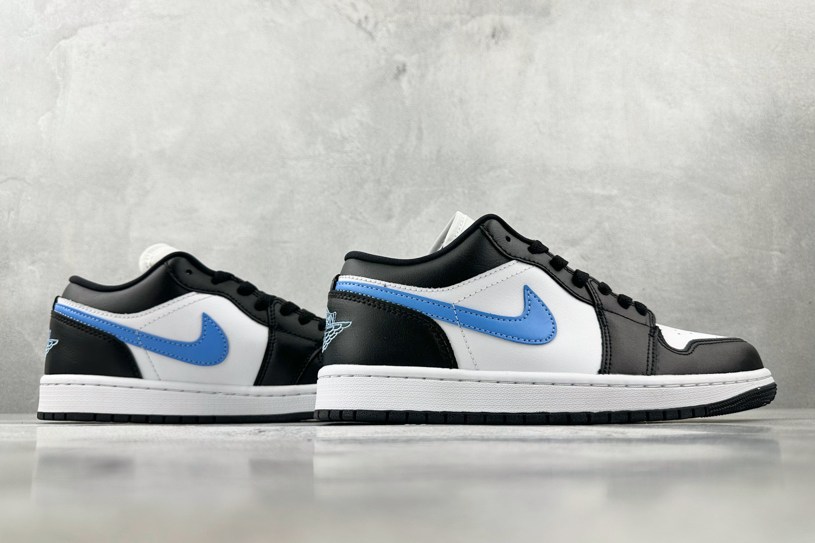 240 Jordan Air Jordan 1 low ”university blue”黑白蓝 DC0774-041