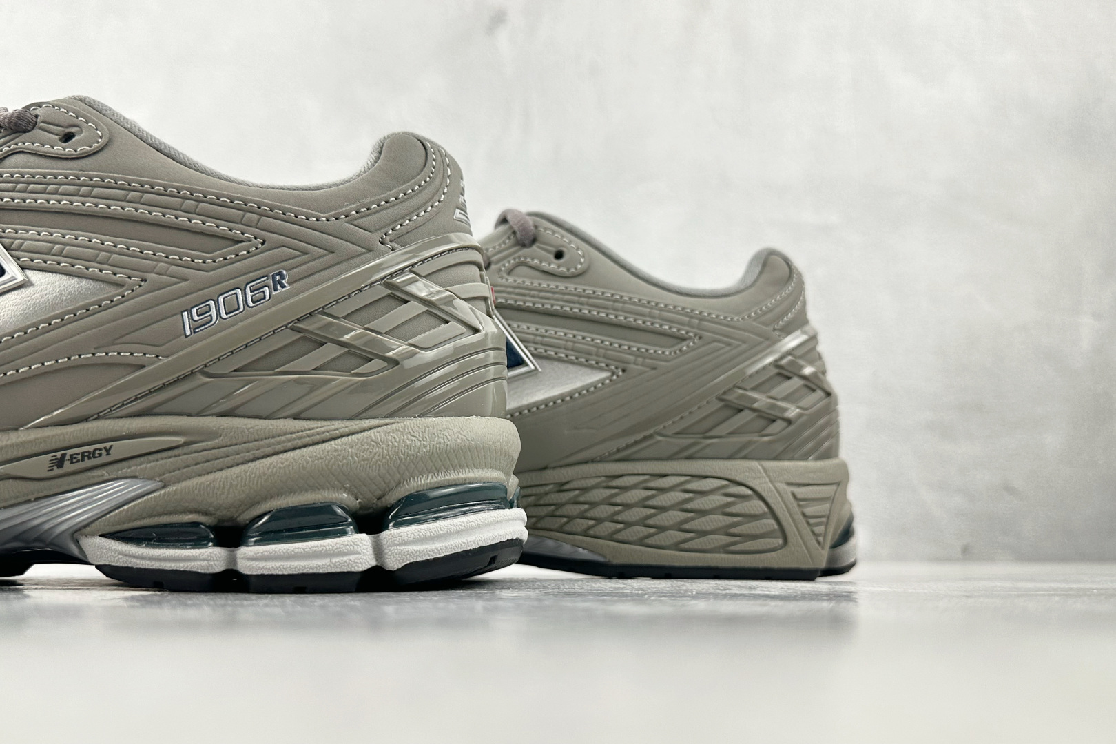 240 大厂出品 New Balance NB 1906R 灰色 M1906RB