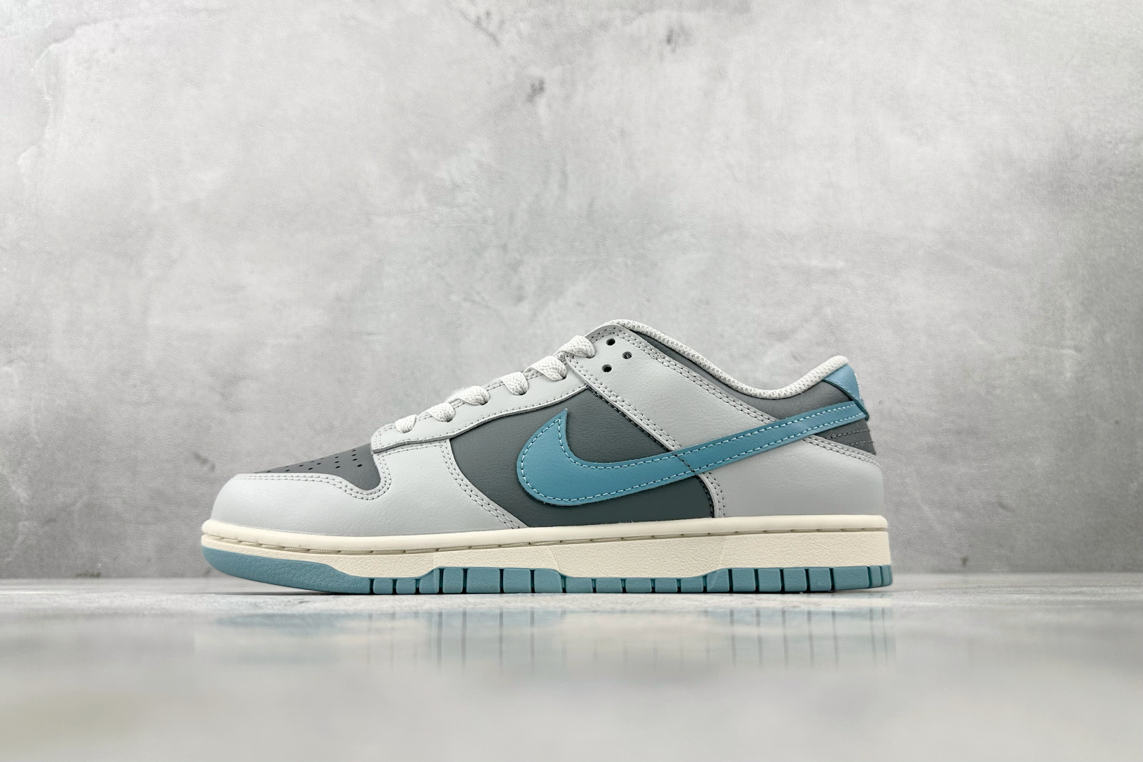 YC 双十一特价双十一特价【定制球鞋】Nike Dunk low 蓝灰色货号：HF5441-001尺码：