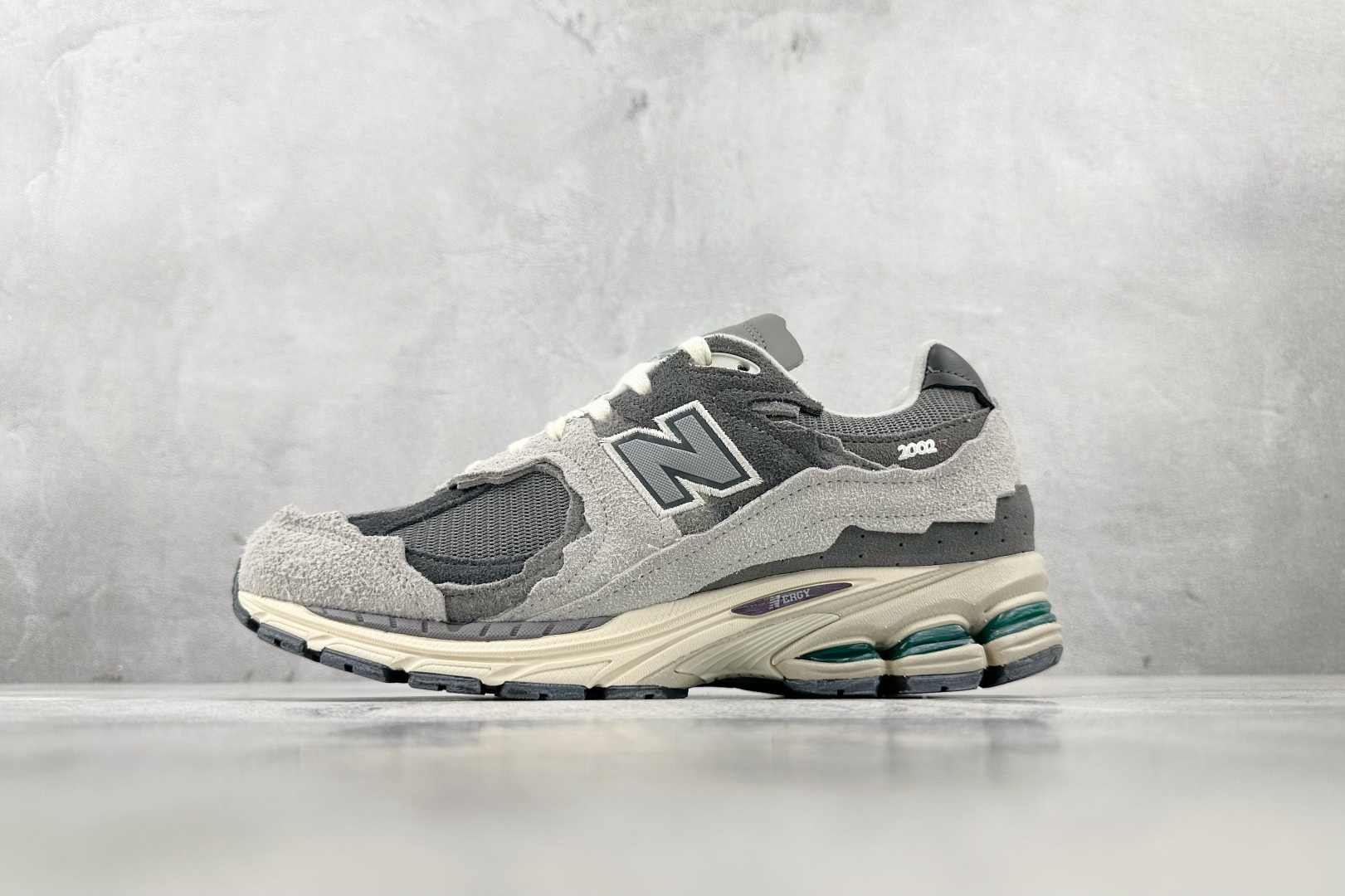 240 全新版本升级 New Balance NB 2002R 云雨灰 M2002RDA