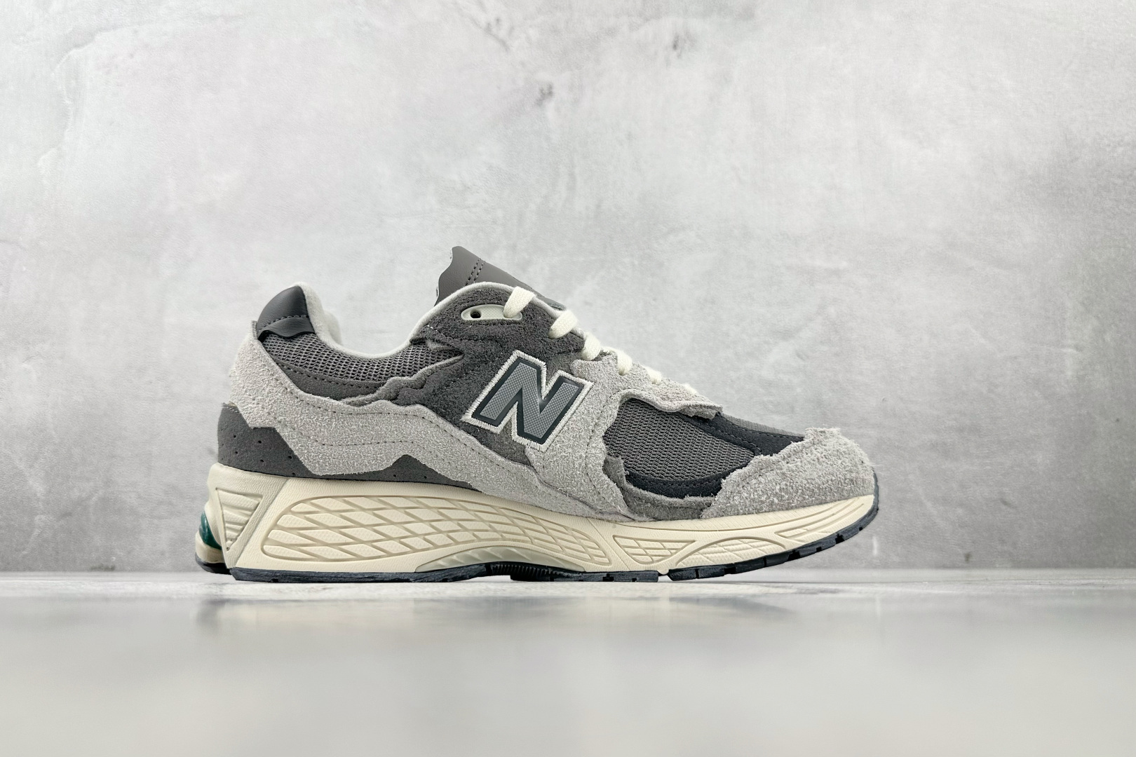 240 全新版本升级 New Balance NB 2002R 云雨灰 M2002RDA