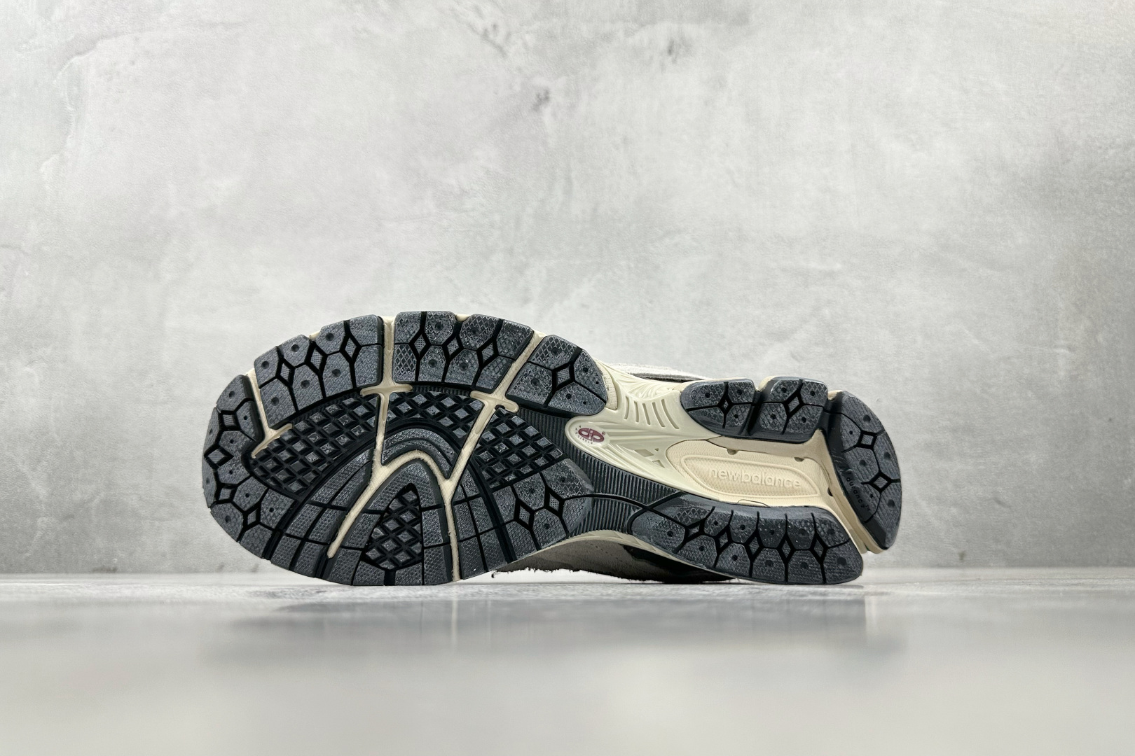 240 全新版本升级 New Balance NB 2002R 云雨灰 M2002RDA