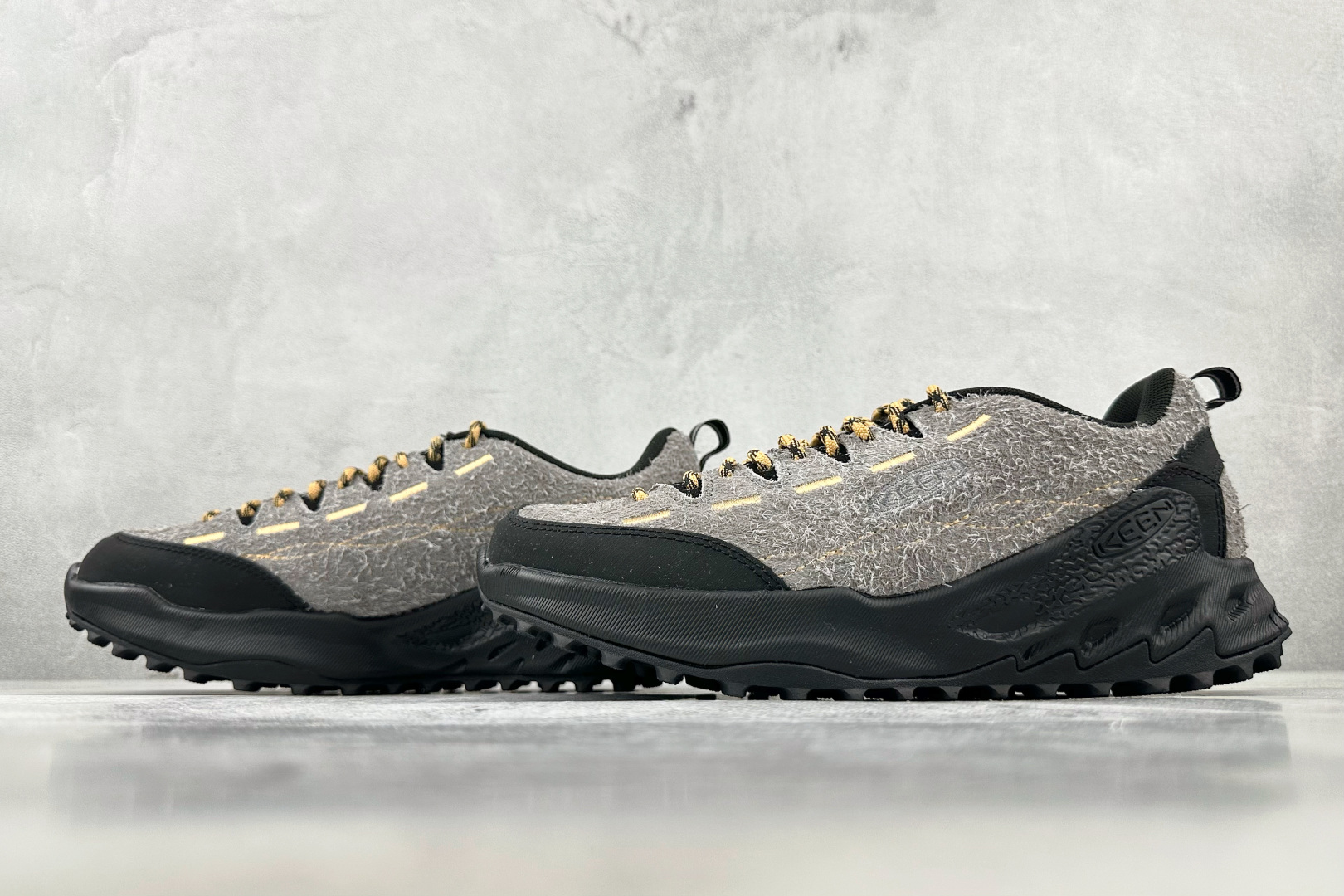 KEEN Jasper Zionic 灰色 1030242
