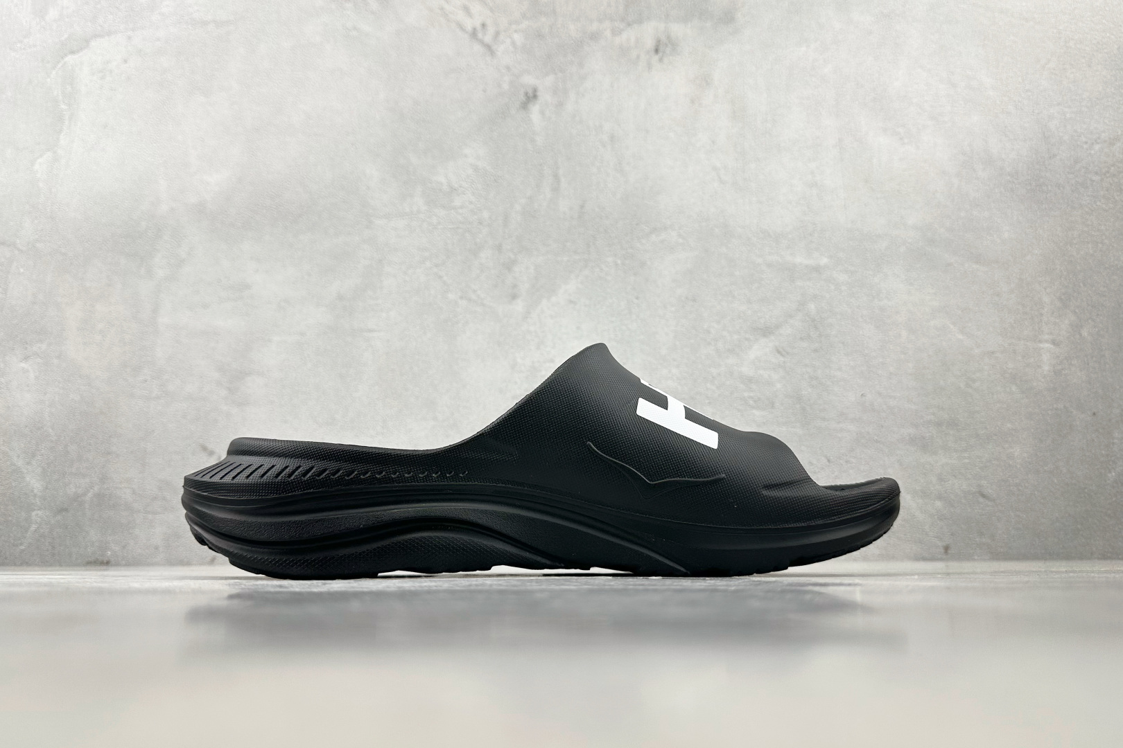 HOKA ONE ONE Ora Athletic Slide 黑白色 1155154-BWHT