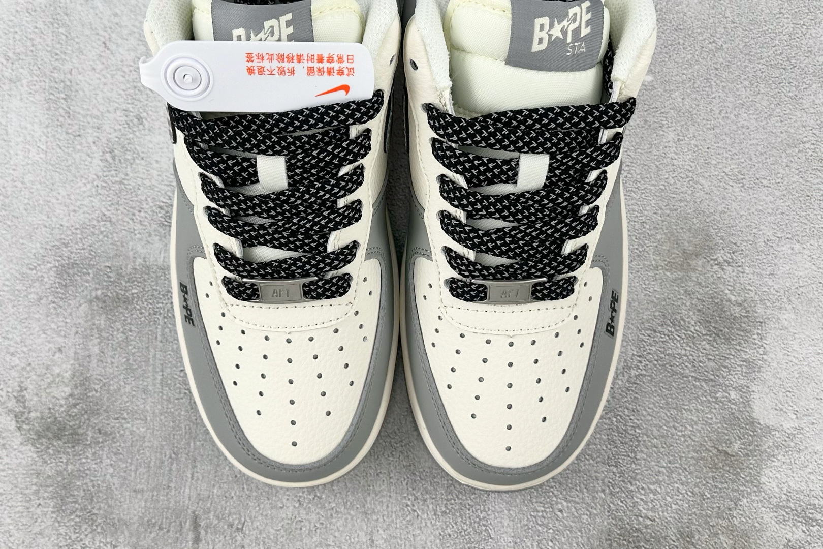 XC 
Nike Air Force 1'07 猿人头 联名 灰白

货号：XS1958 571
尺码：