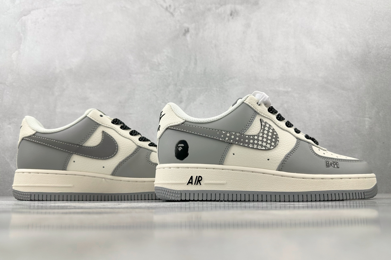 XC 
Nike Air Force 1'07 猿人头 联名 灰白

货号：XS1958 571
尺码：