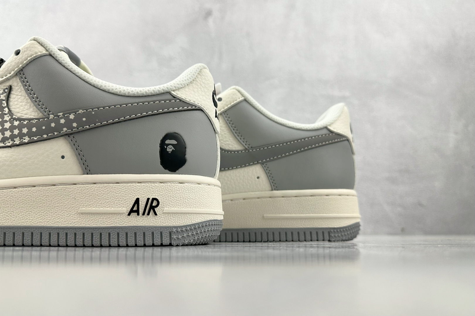 XC 
Nike Air Force 1'07 猿人头 联名 灰白

货号：XS1958 571
尺码：