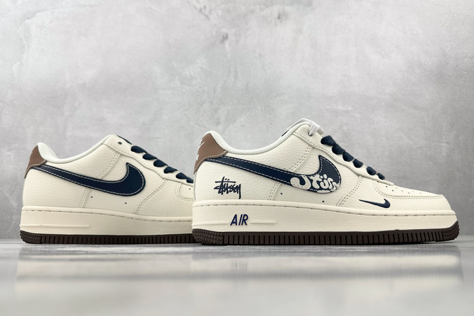XC 
Nike Air Force 1'07 斯图西 联名 米白黑

货号：ZH2598 309
尺码