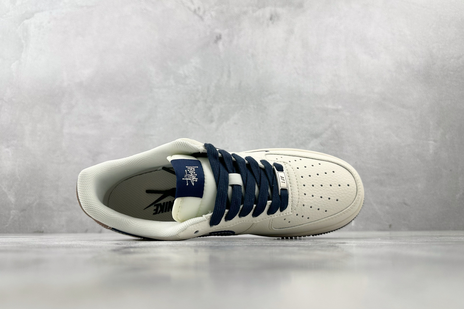 XC 
Nike Air Force 1'07 斯图西 联名 米白黑

货号：ZH2598 309
尺码
