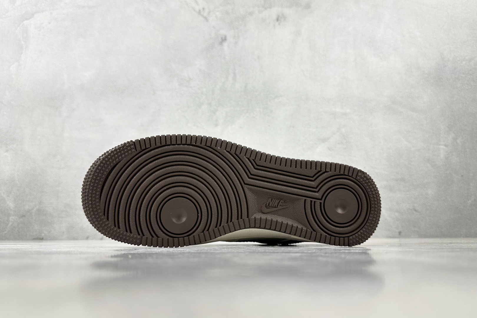 XC 
Nike Air Force 1'07 斯图西 联名 米白黑

货号：ZH2598 309
尺码