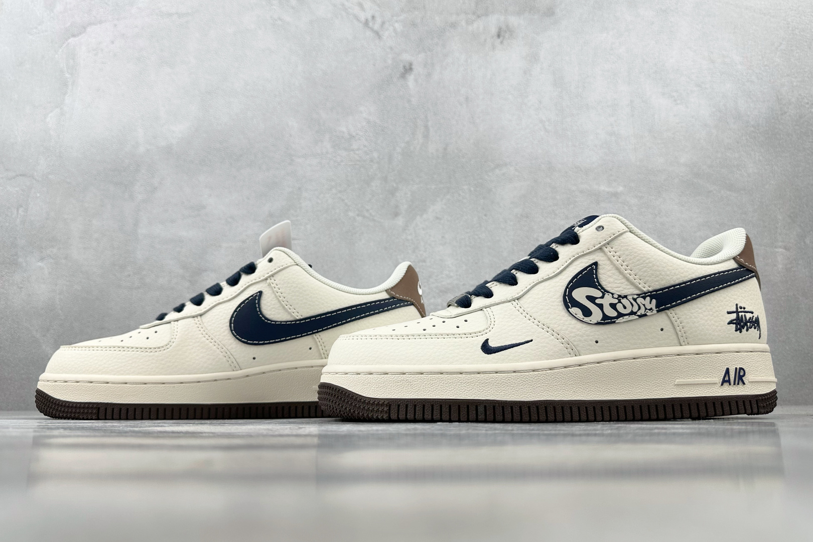 XC 
Nike Air Force 1'07 斯图西 联名 米白黑

货号：ZH2598 309
尺码