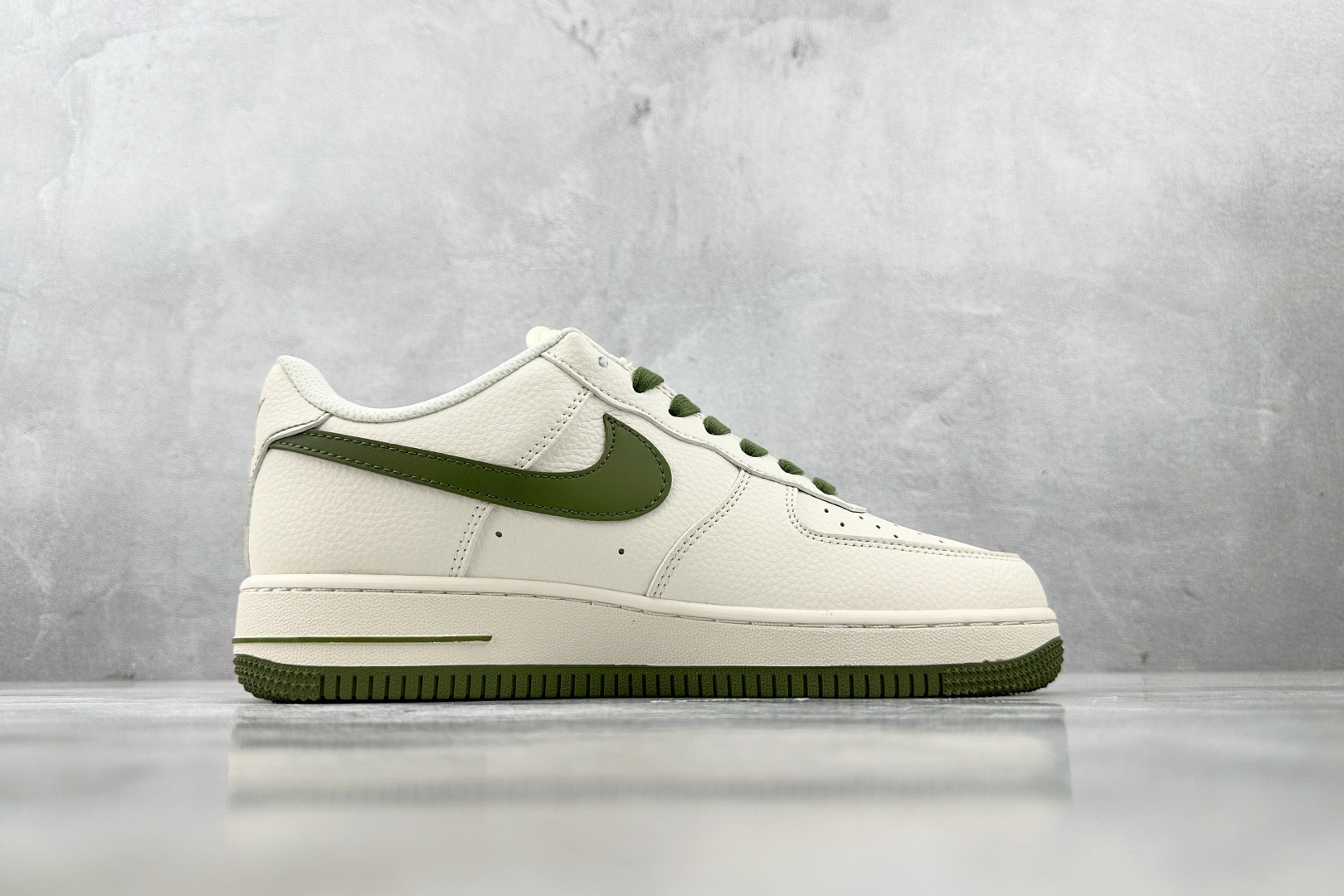 XC 
Nike Air Force 1'07 斯图西 联名 米白绿

货号：XX3168 151
尺码