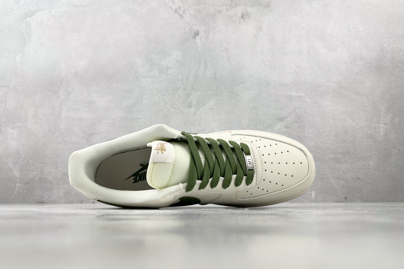 XC 
Nike Air Force 1'07 斯图西 联名 米白绿

货号：XX3168 151
尺码